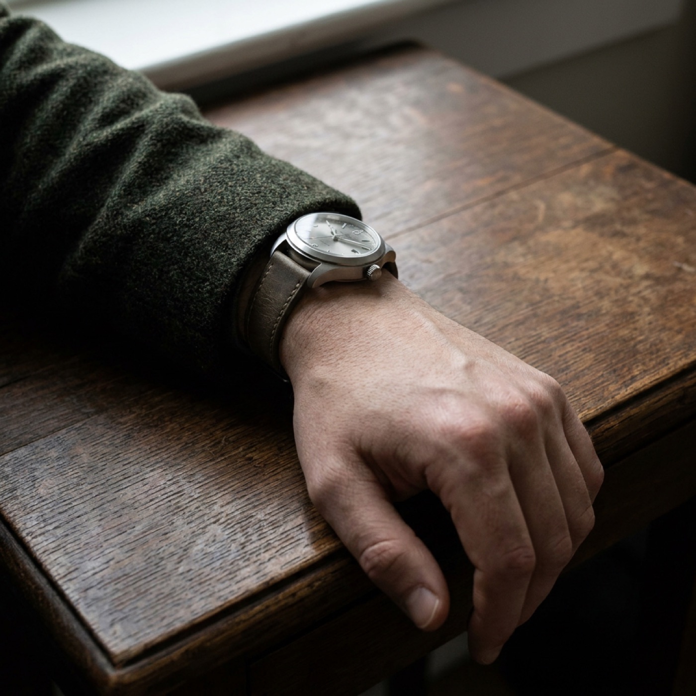 The STRATA Calibre 01 worn on the wrist